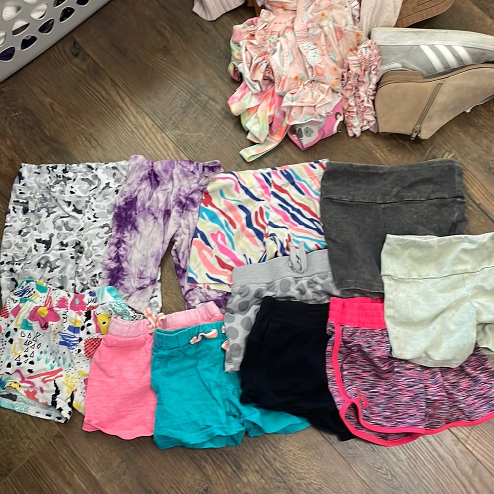 lot of 11 girls shorts size 5-6 all fit the same